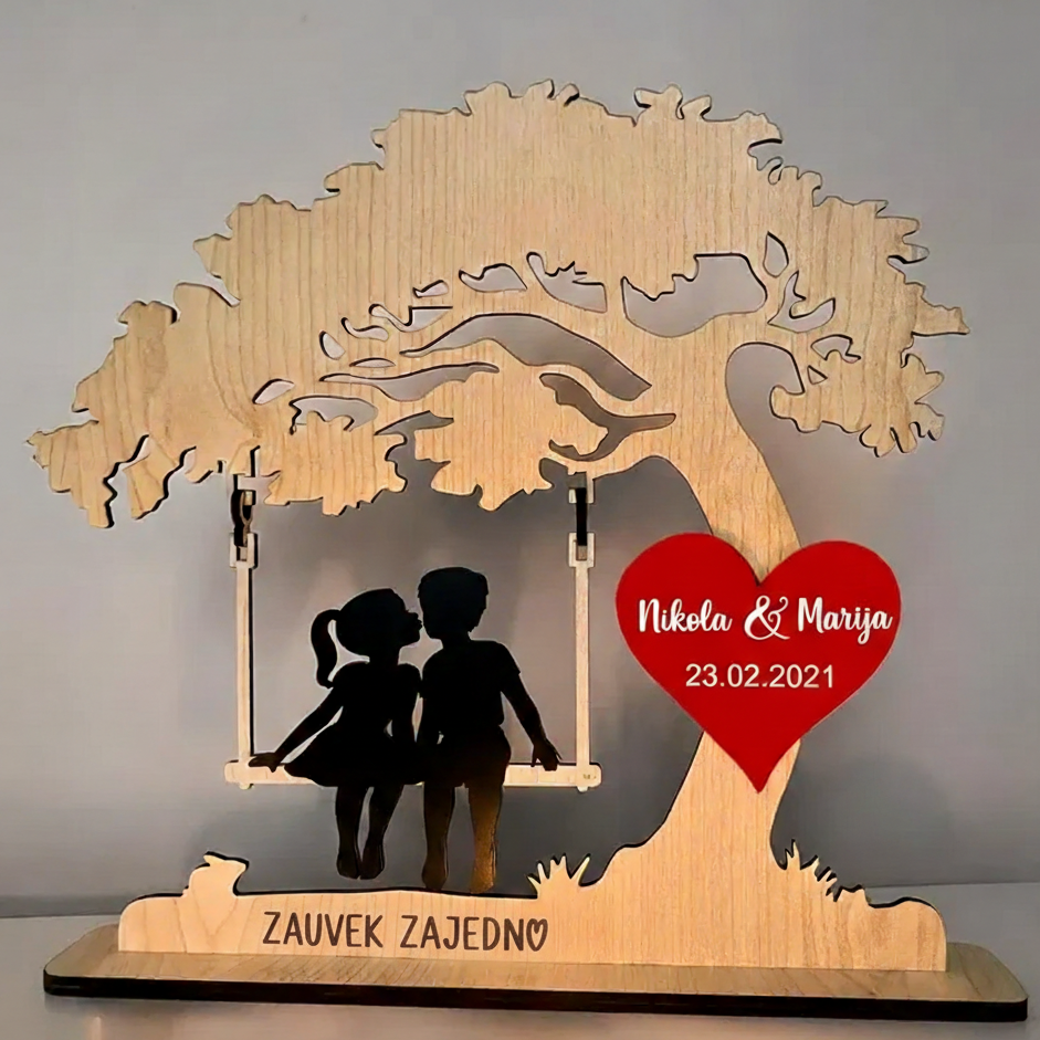 Personalizovana Drvena Dekoracija – Drvo Ljubavi sa Vašim Imenima